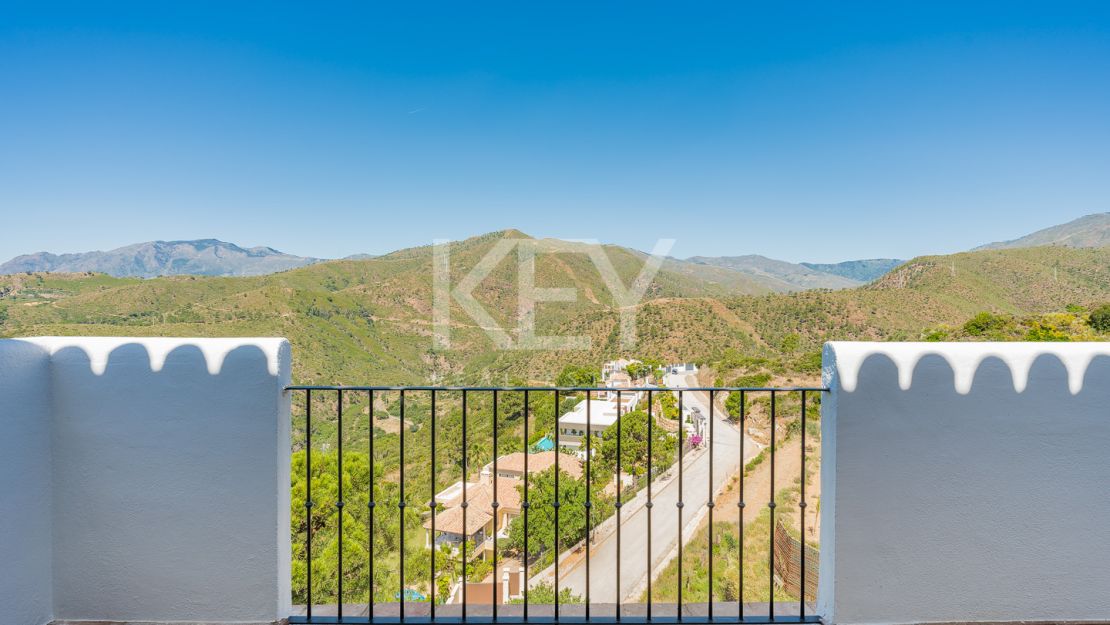 Mediterranean villa with panoramic sea views in Montemayor, Benahavís
