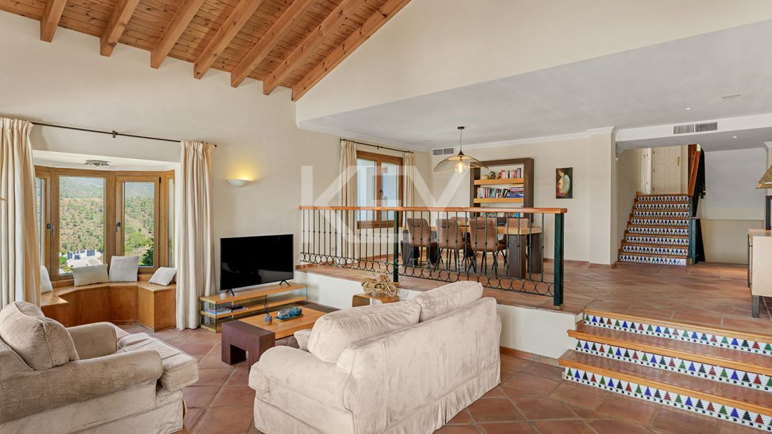 Mediterranean villa with panoramic sea views in Montemayor, Benahavís
