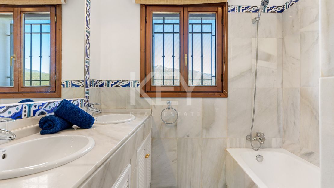 Mediterranean villa with panoramic sea views in Montemayor, Benahavís