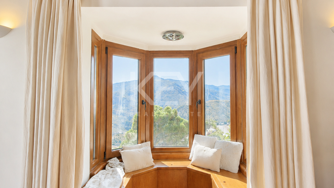 Mediterranean villa with panoramic sea views in Montemayor, Benahavís
