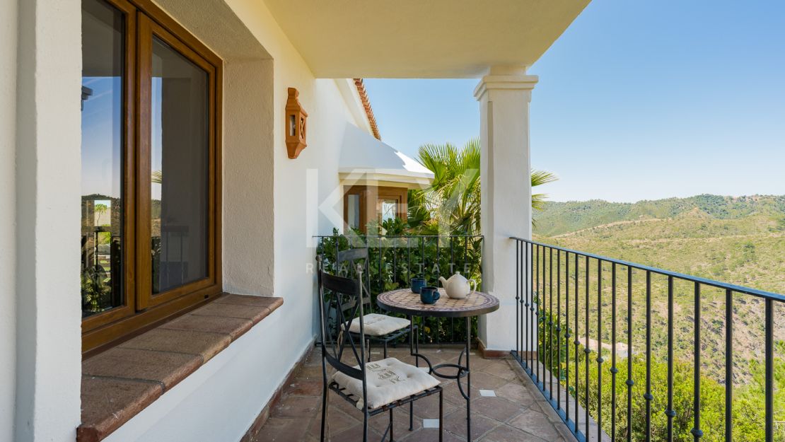 Mediterranean villa with panoramic sea views in Montemayor, Benahavís