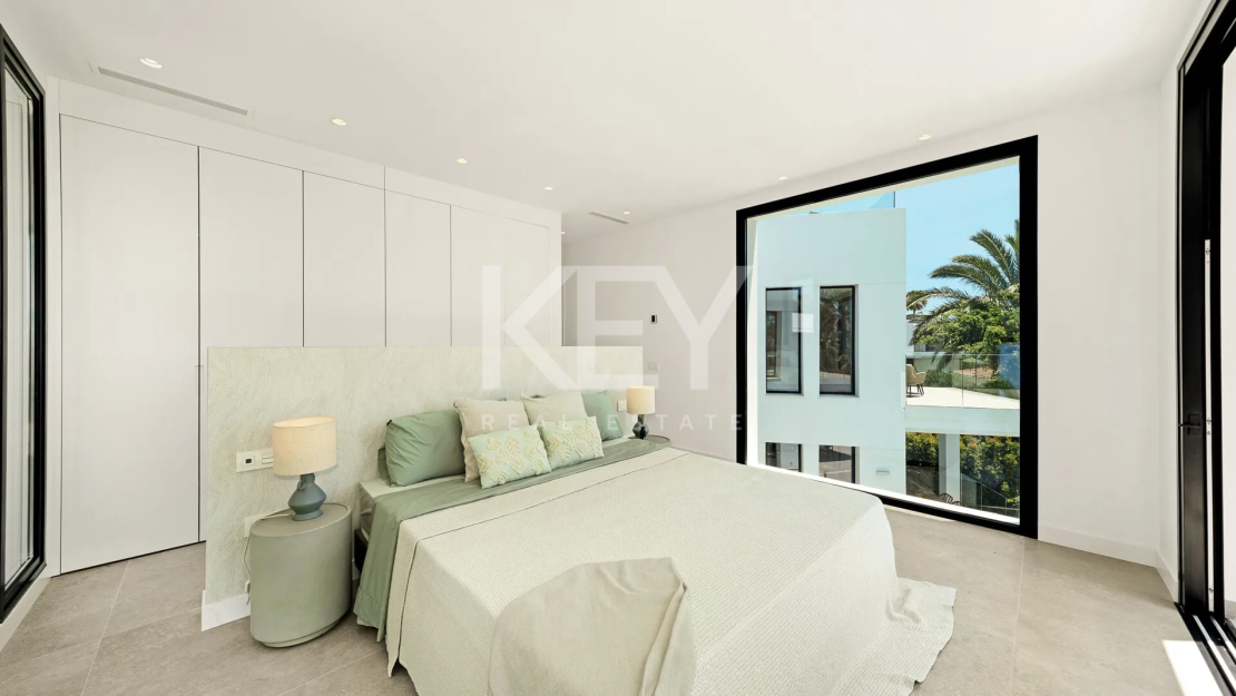 Luxury beachside villa with sea views in Marbesa, Marbella East