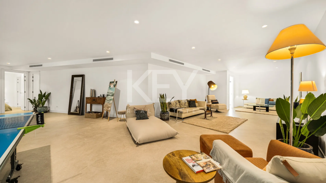 Luxury beachside villa with sea views in Marbesa, Marbella East