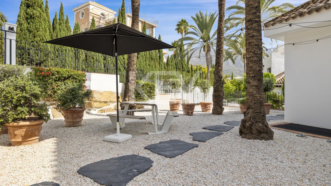 Contemporary villa on Marbella Golden Mile with sea views and private gated setting