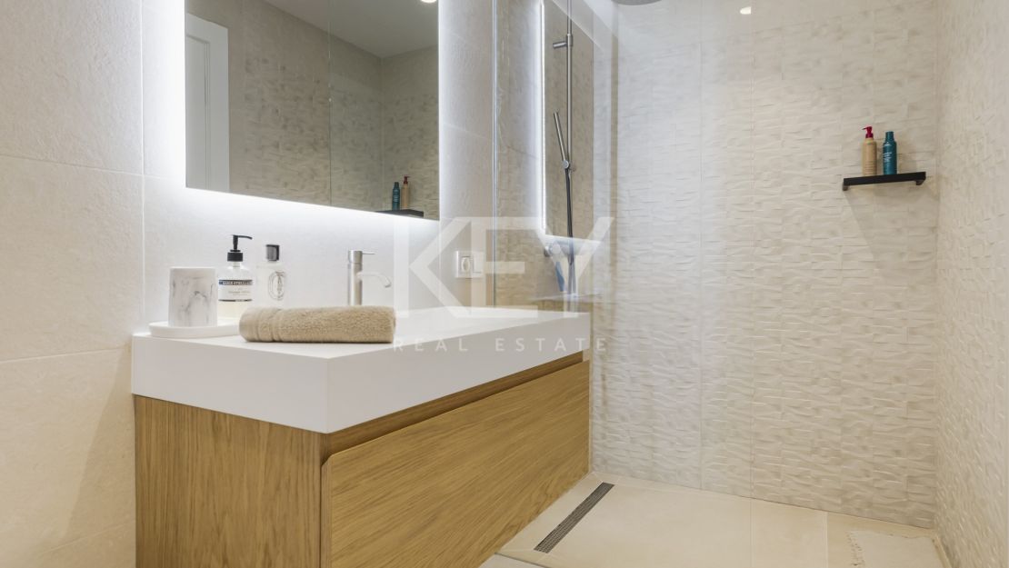 Contemporary villa on Marbella Golden Mile with sea views and private gated setting