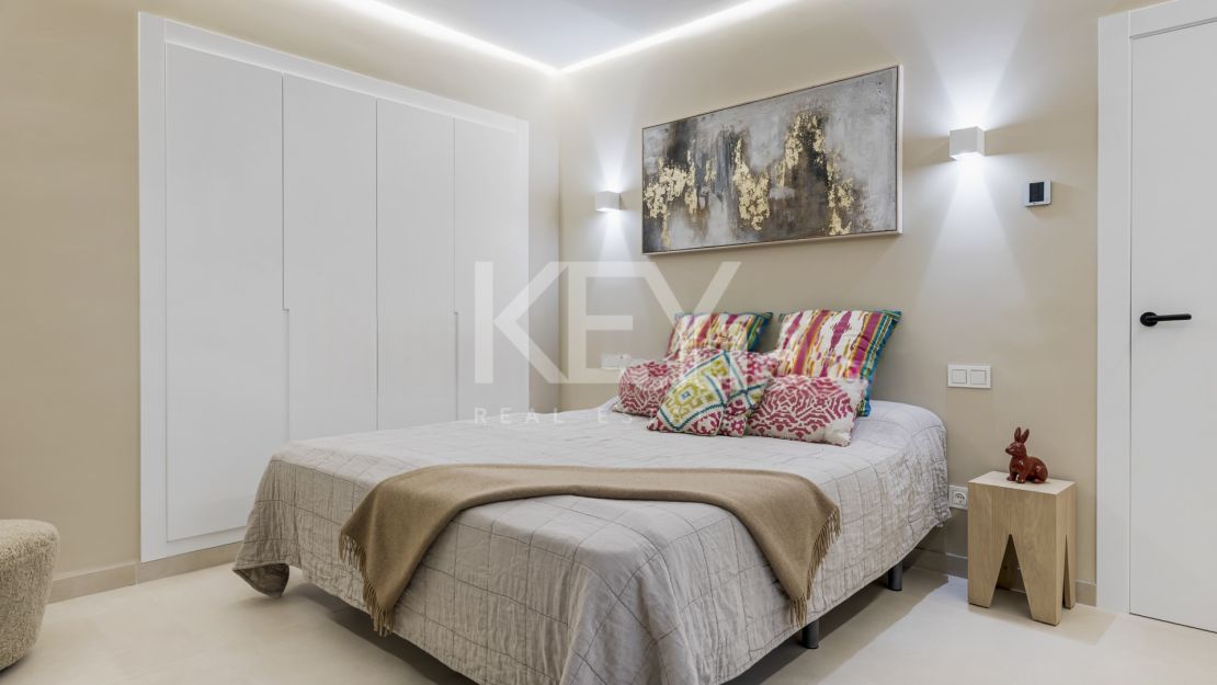 Contemporary villa on Marbella Golden Mile with sea views and private gated setting