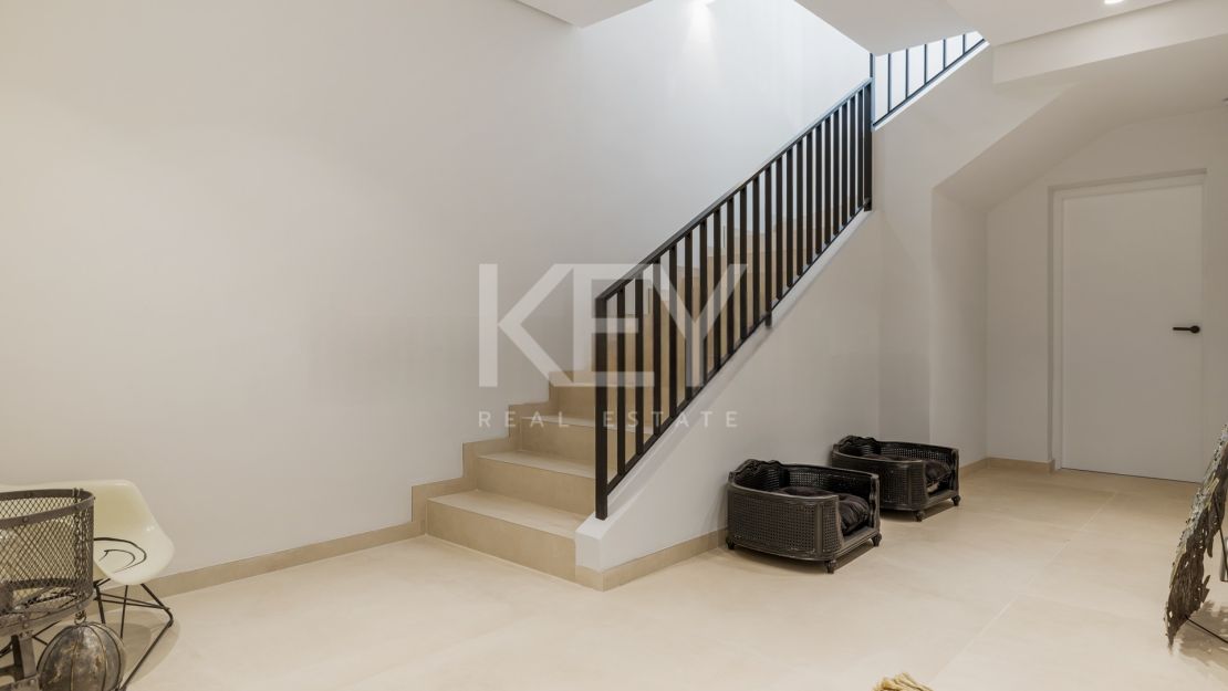 Contemporary villa on Marbella Golden Mile with sea views and private gated setting