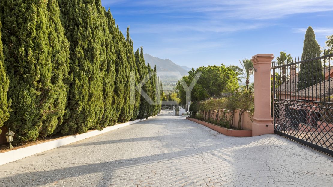 Contemporary villa on Marbella Golden Mile with sea views and private gated setting