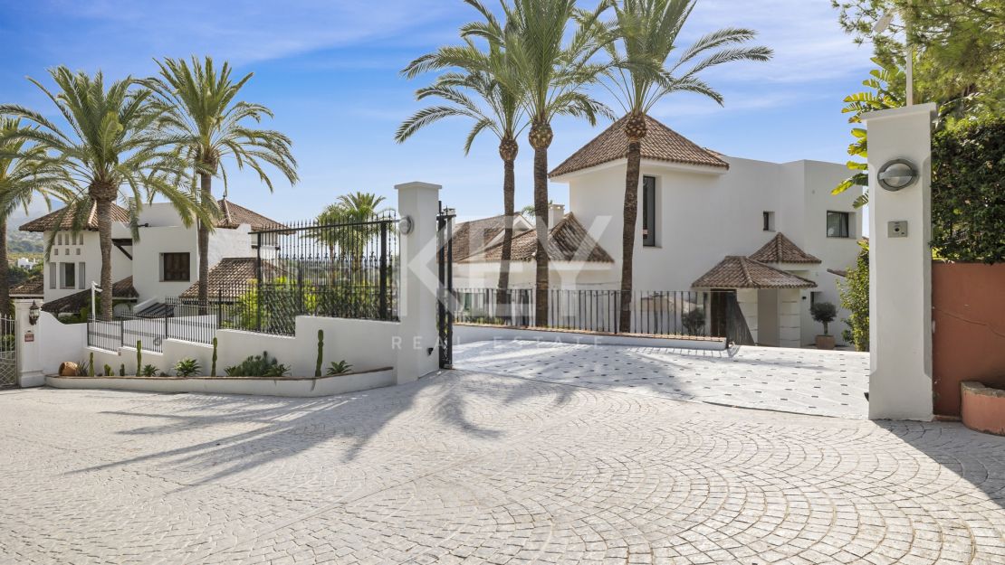 Contemporary villa on Marbella Golden Mile with sea views and private gated setting