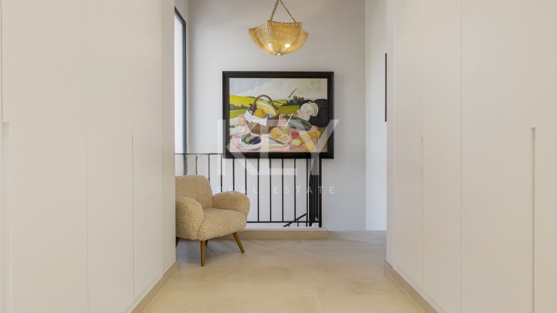 Contemporary villa on Marbella Golden Mile with sea views and private gated setting