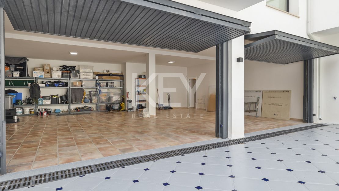 Contemporary villa on Marbella Golden Mile with sea views and private gated setting