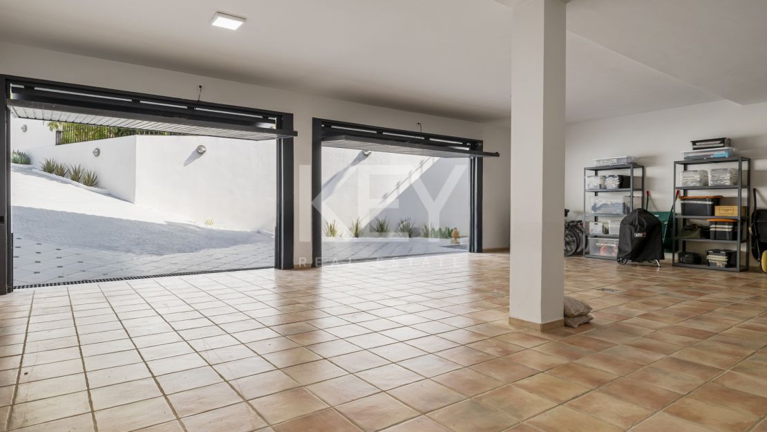 Contemporary villa on Marbella Golden Mile with sea views and private gated setting
