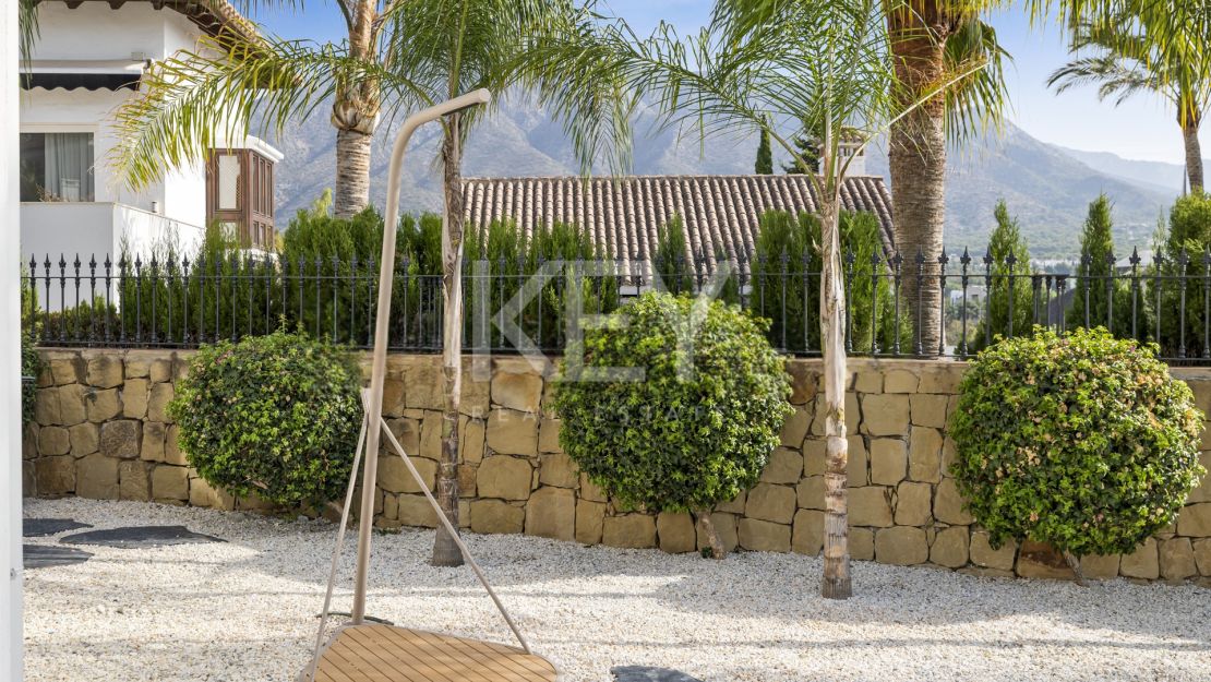 Contemporary villa on Marbella Golden Mile with sea views and private gated setting