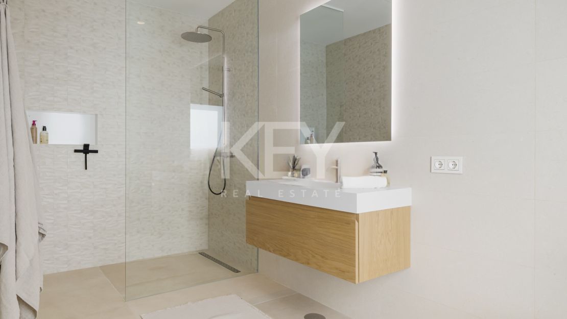 Contemporary villa on Marbella Golden Mile with sea views and private gated setting