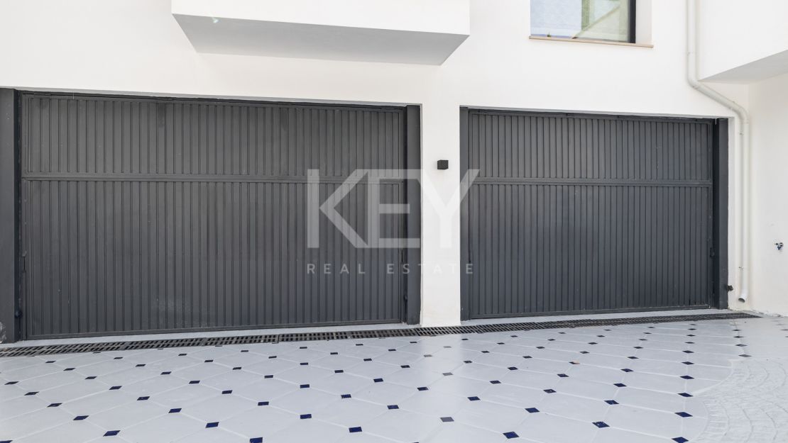 Contemporary villa on Marbella Golden Mile with sea views and private gated setting