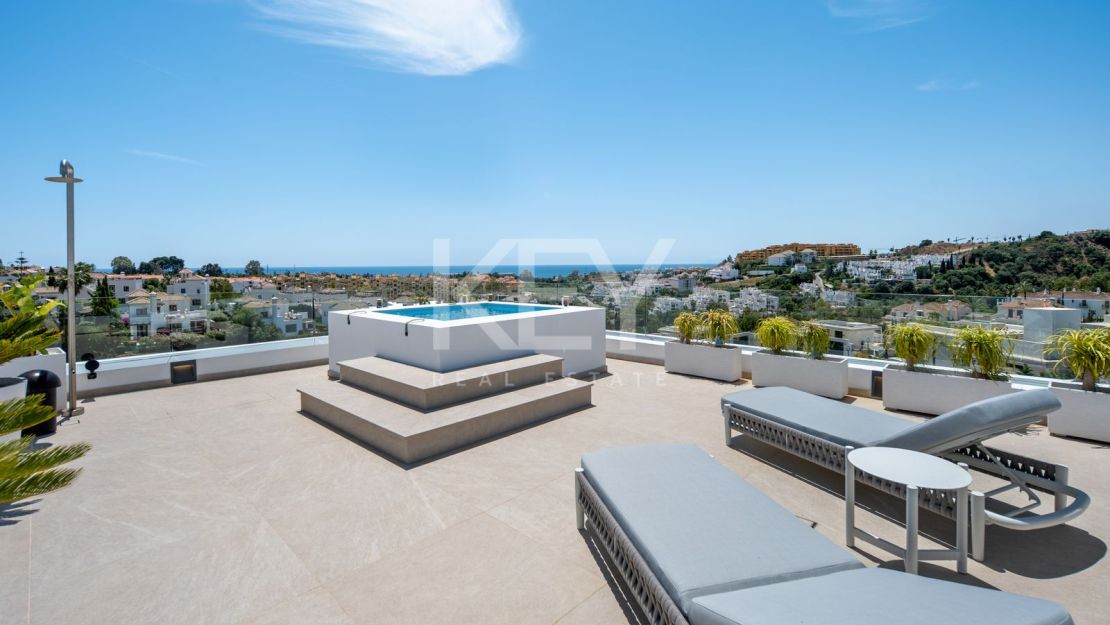 Contemporary villa with panoramic sea views in La Resina Golf, Estepona