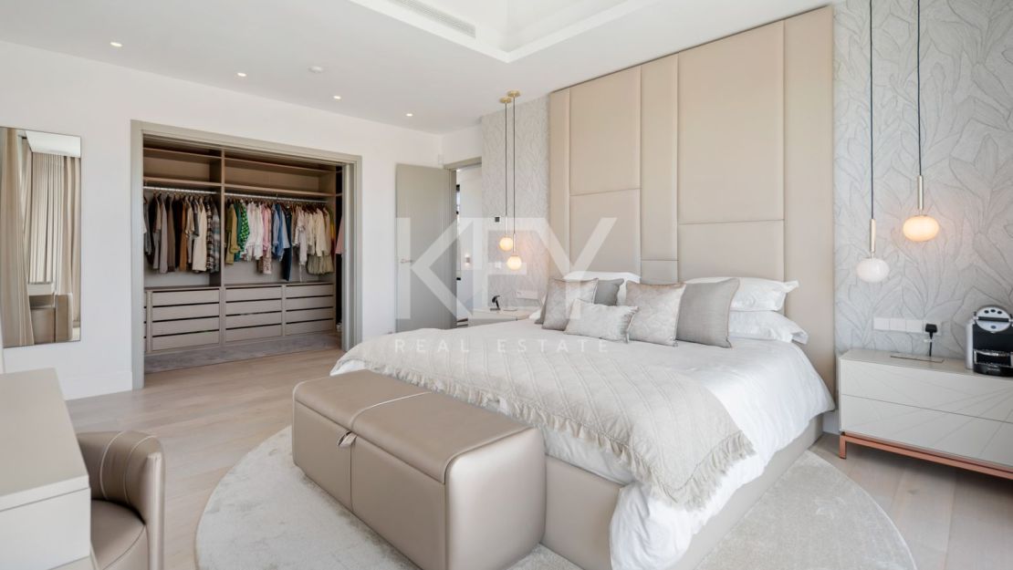 Contemporary villa with panoramic sea views in La Resina Golf, Estepona