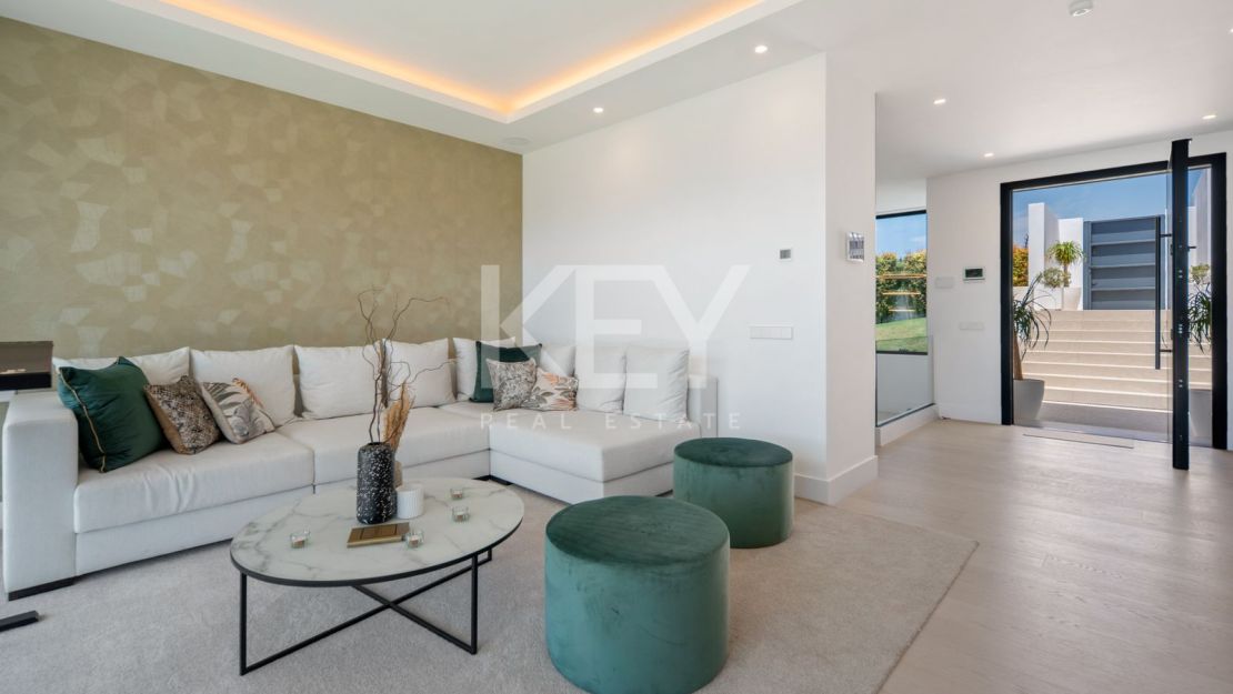 Contemporary villa with panoramic sea views in La Resina Golf, Estepona