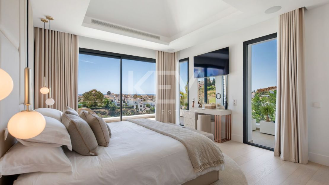 Contemporary villa with panoramic sea views in La Resina Golf, Estepona