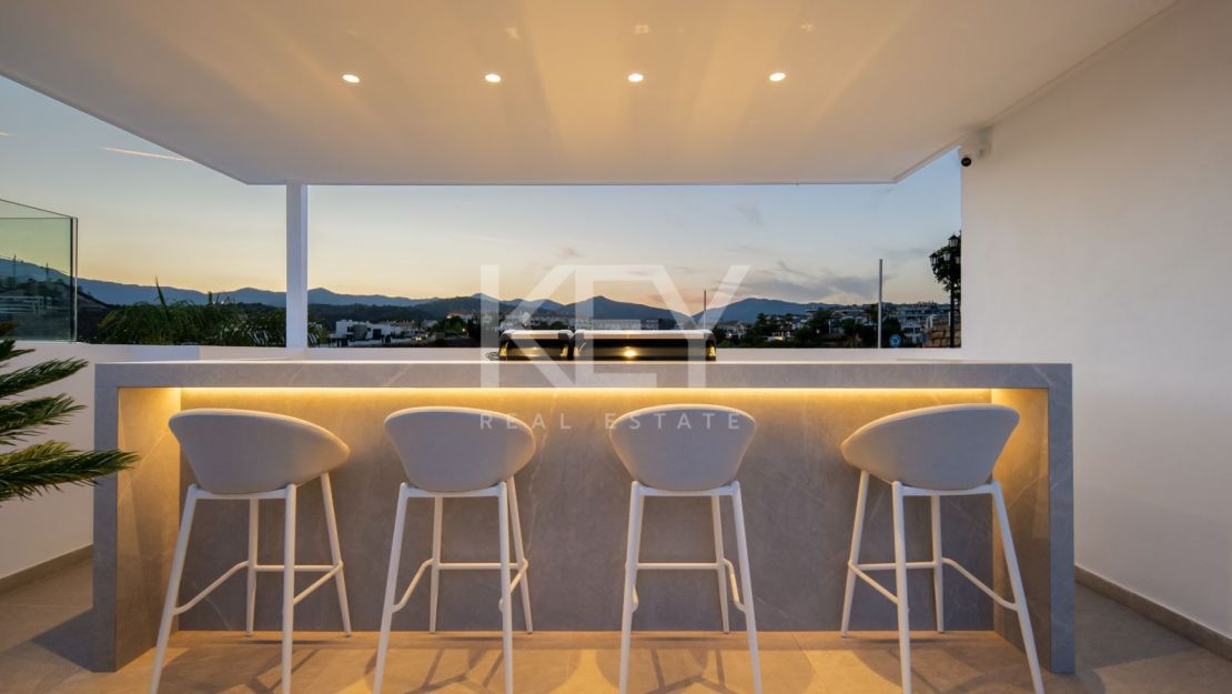 Contemporary villa with panoramic sea views in La Resina Golf, Estepona