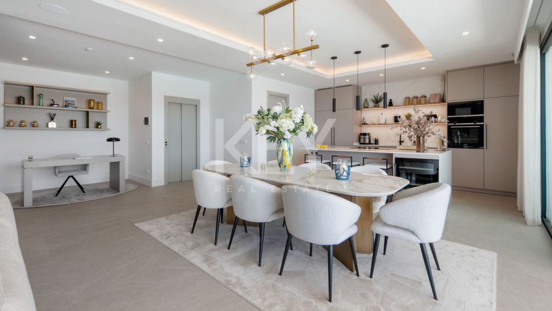 Contemporary villa with panoramic sea views in La Resina Golf, Estepona