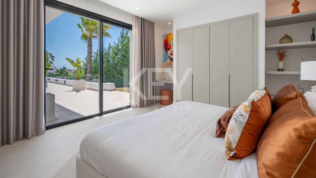 Contemporary villa with panoramic sea views in La Resina Golf, Estepona