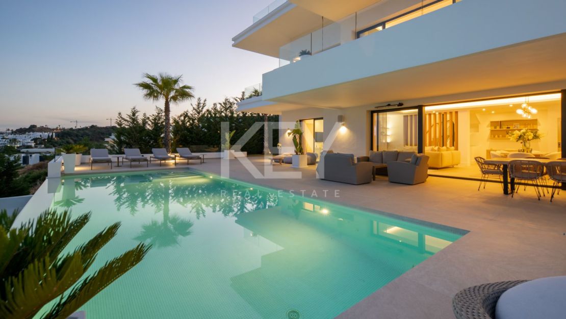 Contemporary villa with panoramic sea views in La Resina Golf, Estepona