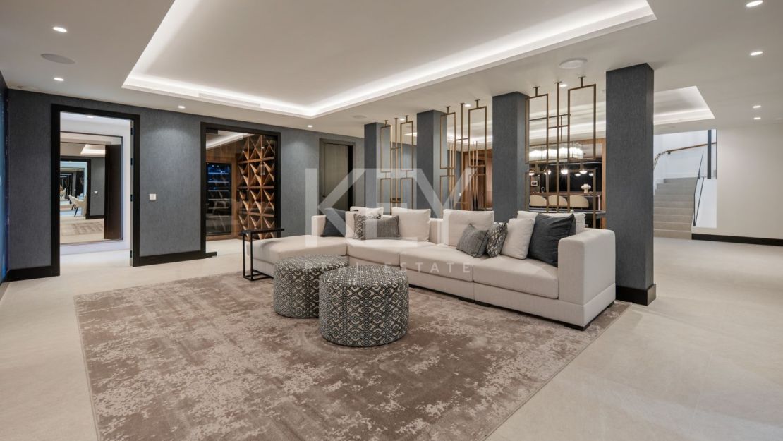 Contemporary villa with panoramic sea views in La Resina Golf, Estepona