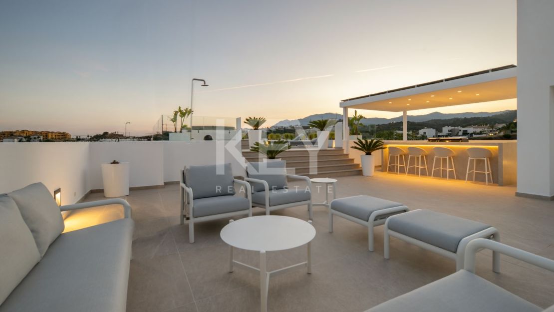 Contemporary villa with panoramic sea views in La Resina Golf, Estepona