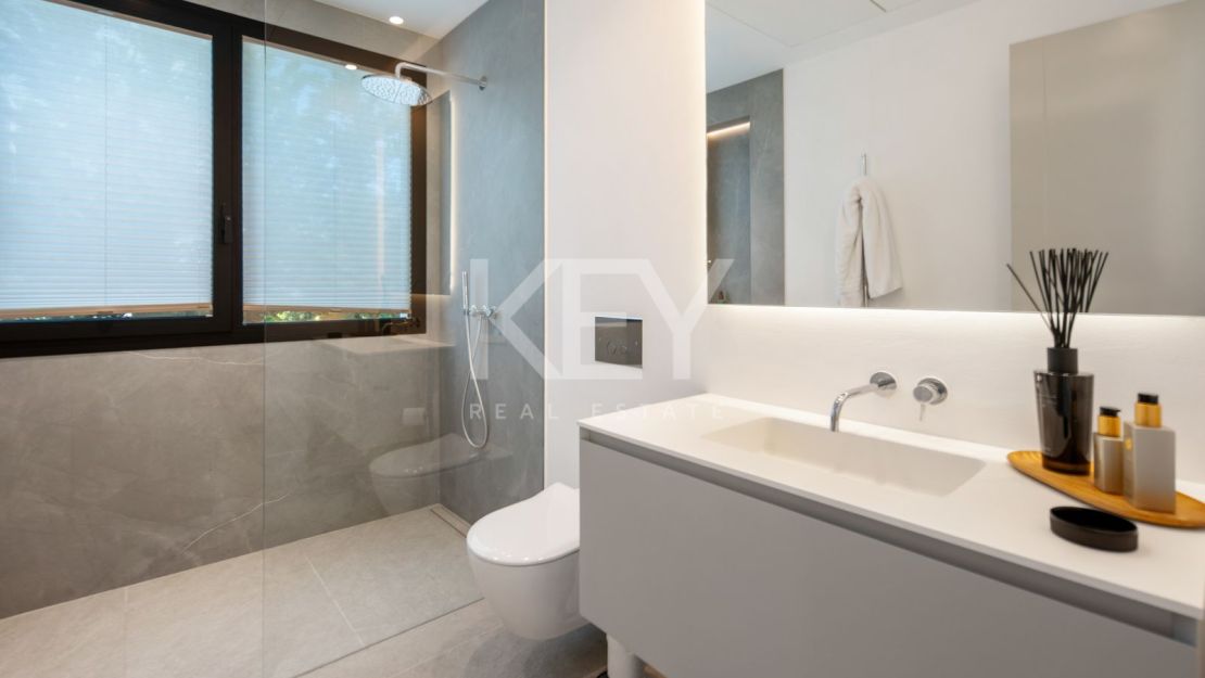 Contemporary villa with panoramic sea views in La Resina Golf, Estepona
