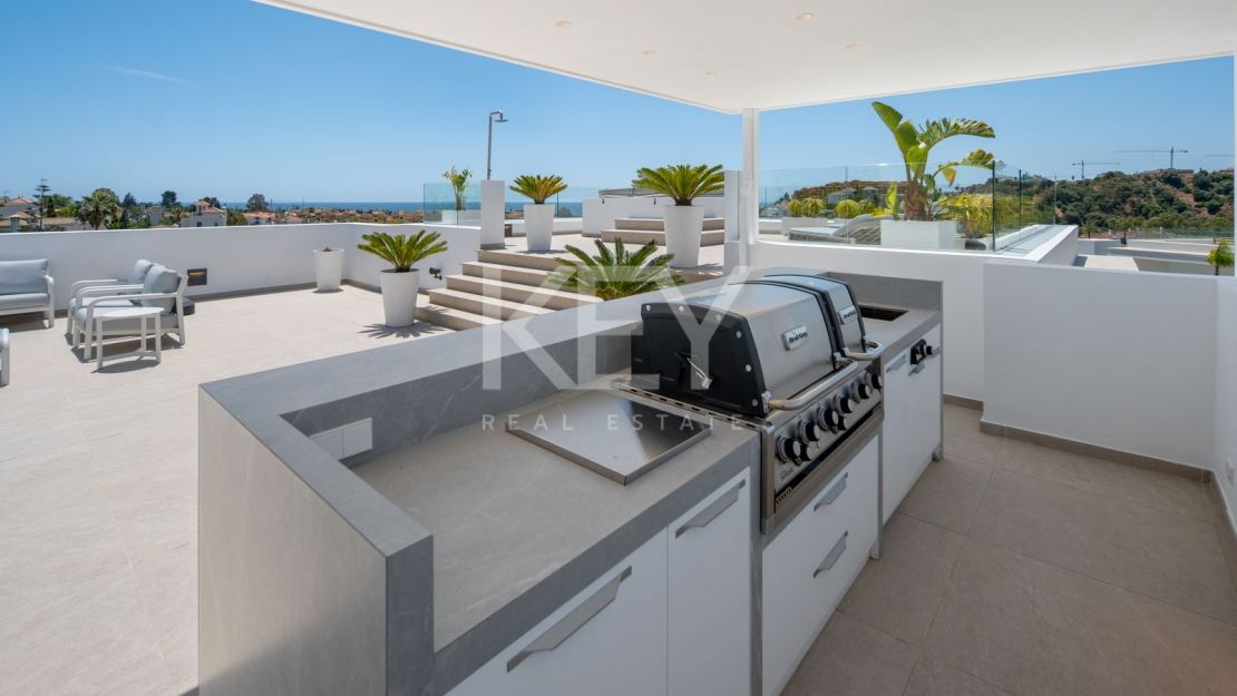 Contemporary villa with panoramic sea views in La Resina Golf, Estepona