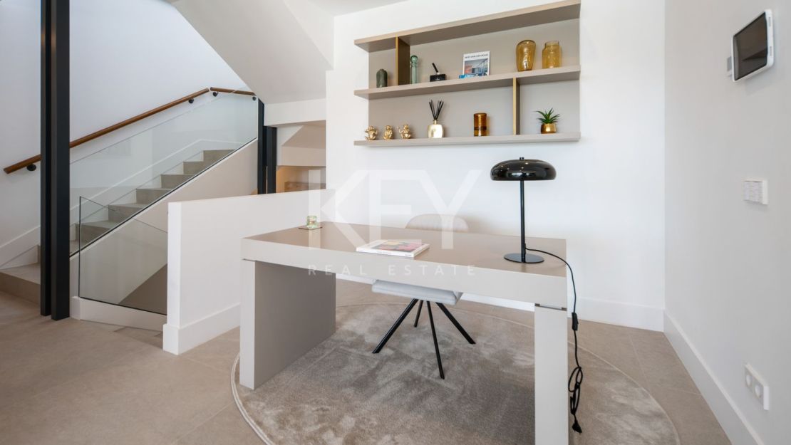 Contemporary villa with panoramic sea views in La Resina Golf, Estepona