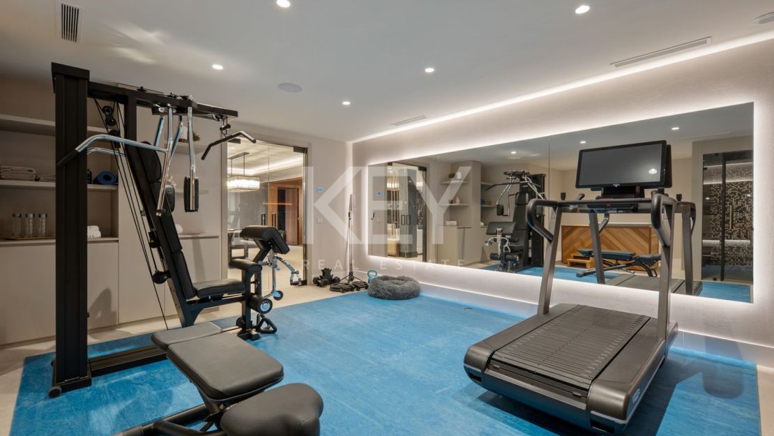 Contemporary villa with panoramic sea views in La Resina Golf, Estepona