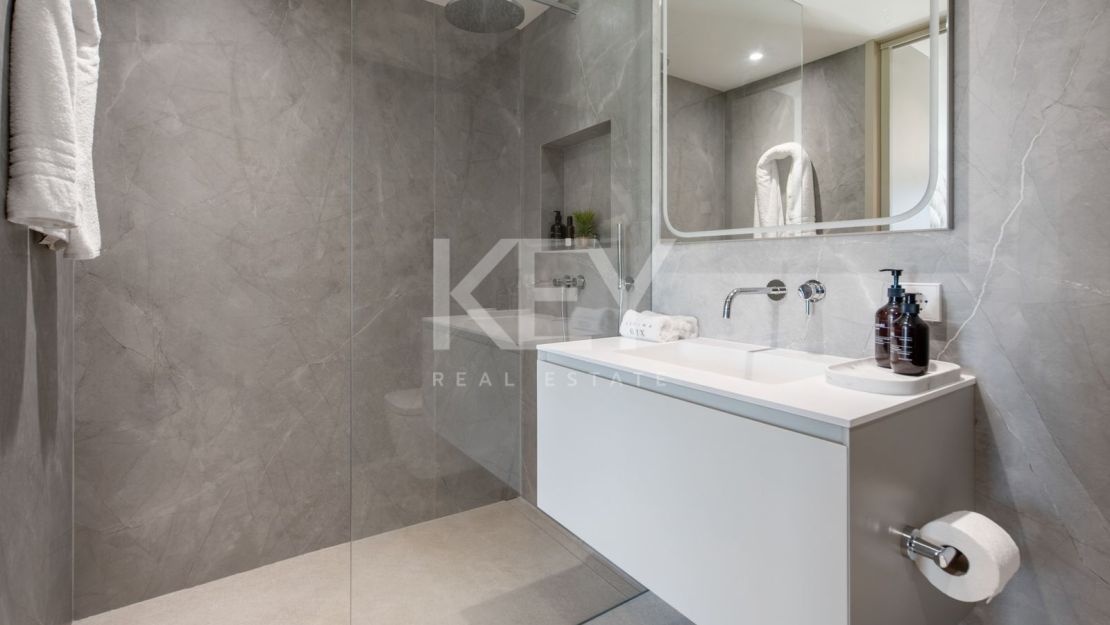 Contemporary villa with panoramic sea views in La Resina Golf, Estepona
