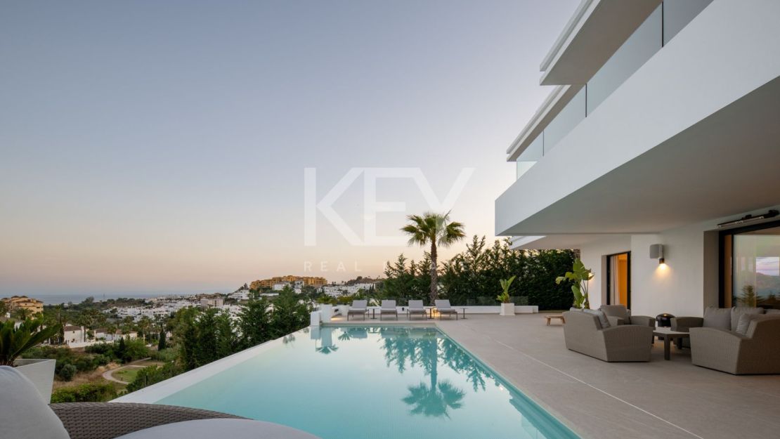 Contemporary villa with panoramic sea views in La Resina Golf, Estepona