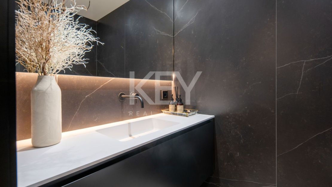Contemporary villa with panoramic sea views in La Resina Golf, Estepona