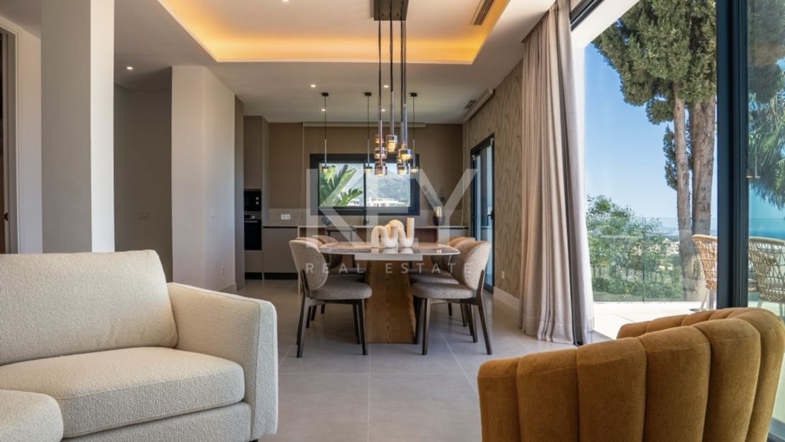 Elevated sea-view villa in Benahavís close to Marbella and golf courses