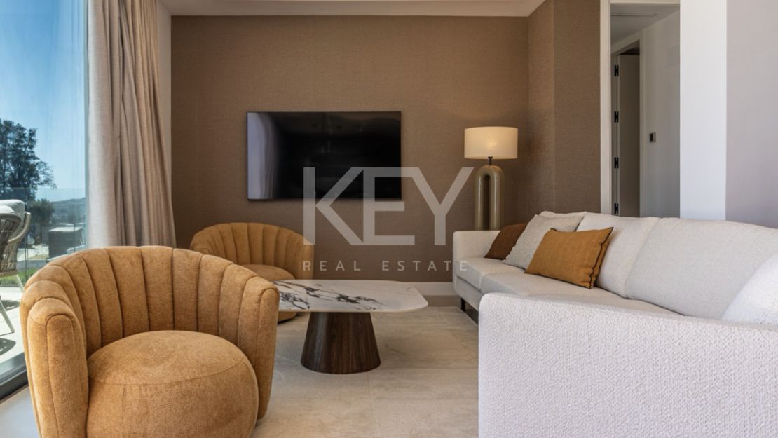 Elevated sea-view villa in Benahavís close to Marbella and golf courses