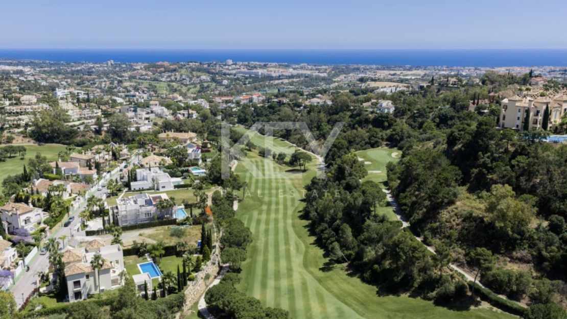 Elevated sea-view villa in Benahavís close to Marbella and golf courses