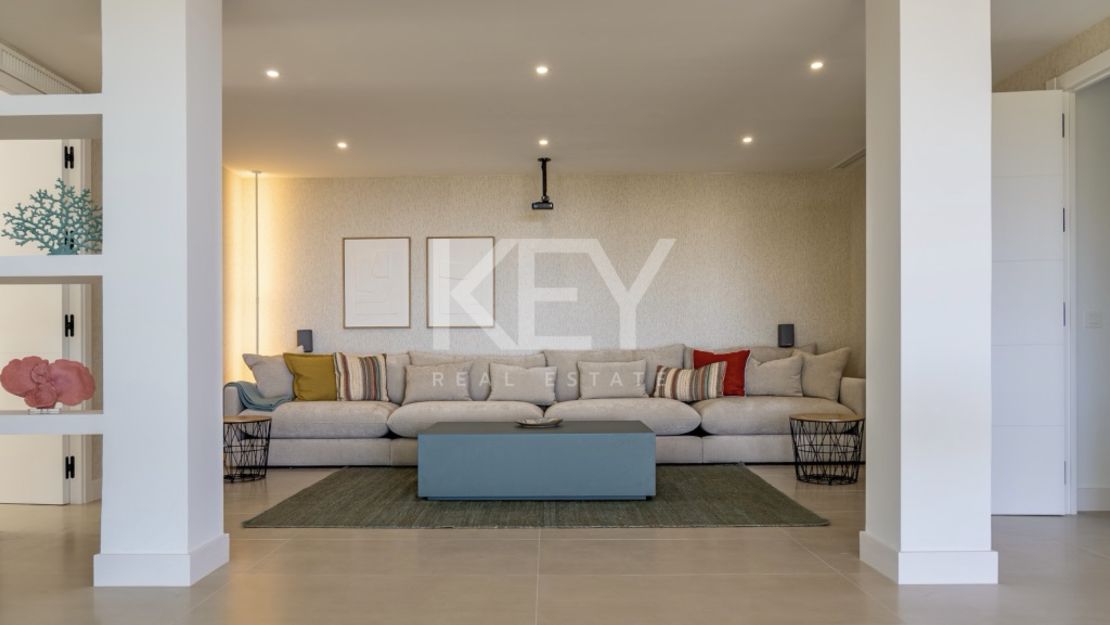 Elevated sea-view villa in Benahavís close to Marbella and golf courses