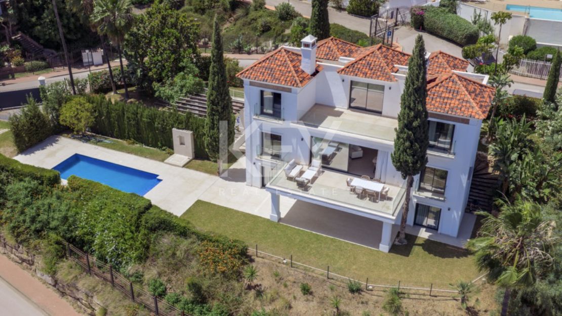 Elevated sea-view villa in Benahavís close to Marbella and golf courses
