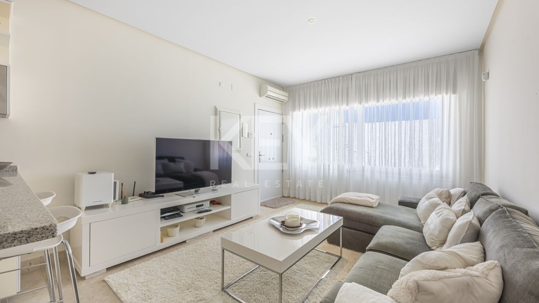 Contemporary villa with panoramic sea views for rent in Benahavís
