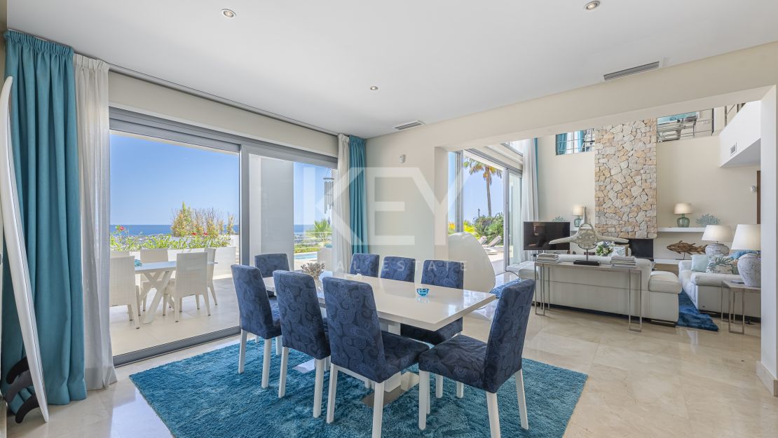 Contemporary villa with panoramic sea views for rent in Benahavís