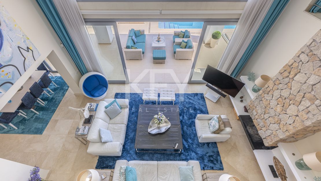 Contemporary villa with panoramic sea views for rent in Benahavís