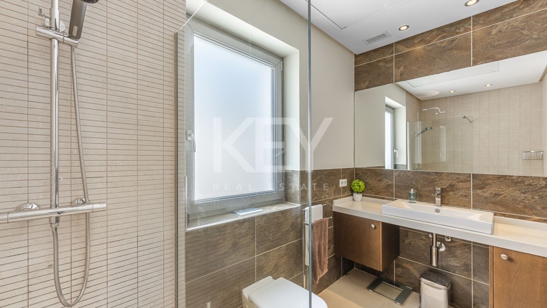 Contemporary villa with panoramic sea views for rent in Benahavís