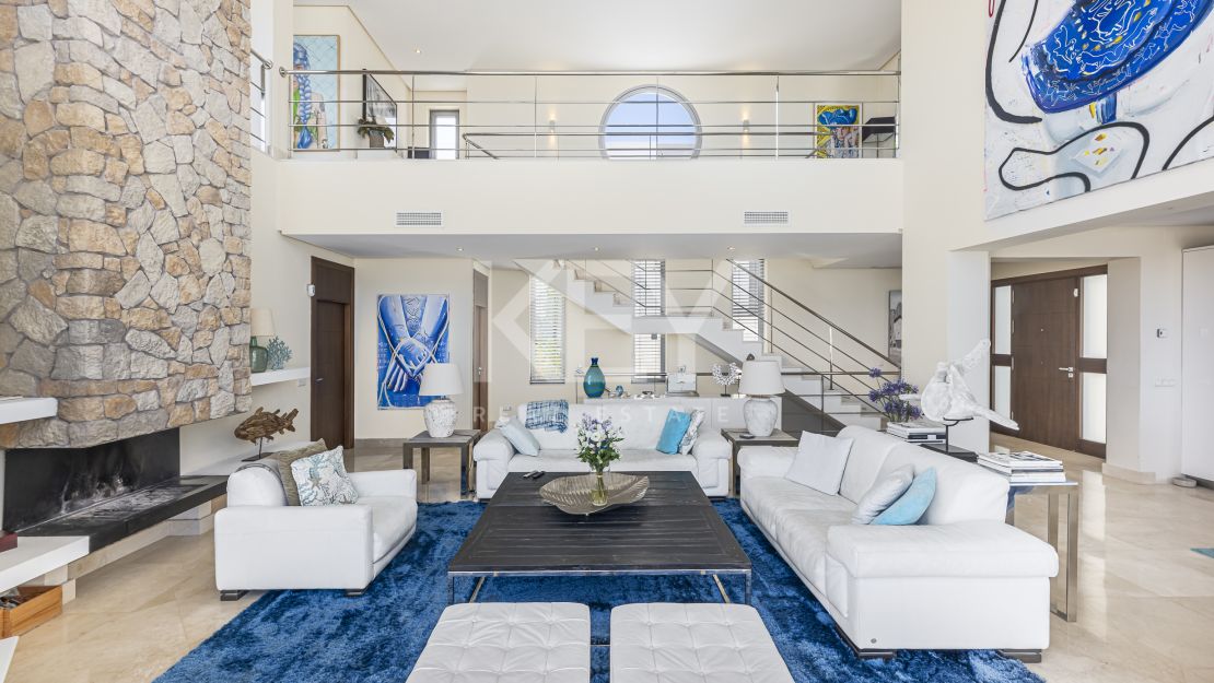 Contemporary villa with panoramic sea views for rent in Benahavís