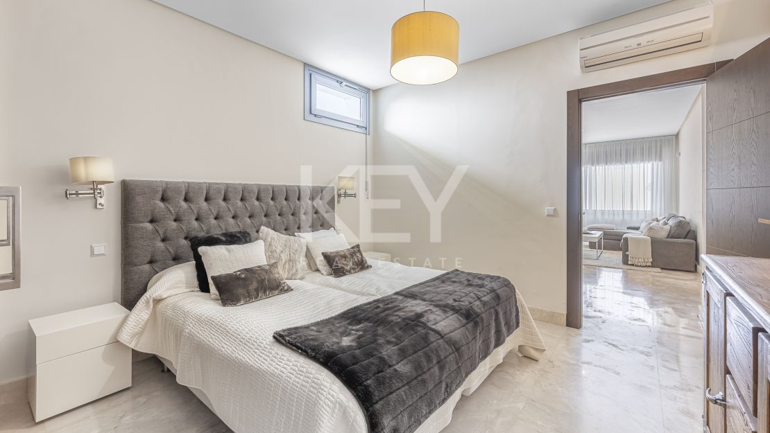 Contemporary villa with panoramic sea views for rent in Benahavís