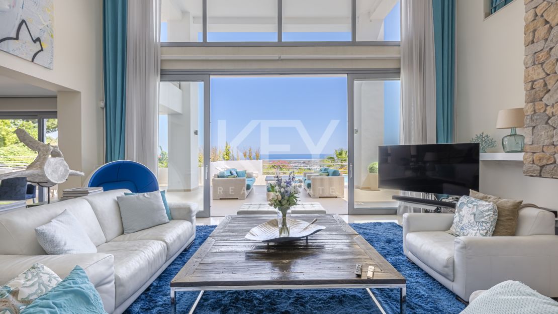 Contemporary villa with panoramic sea views for rent in Benahavís
