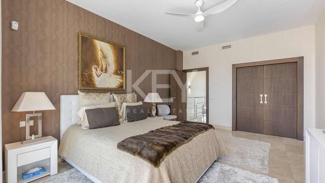 Contemporary villa with panoramic sea views for rent in Benahavís