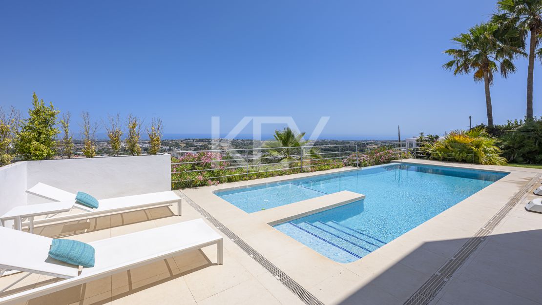 Contemporary villa with panoramic sea views for rent in Benahavís